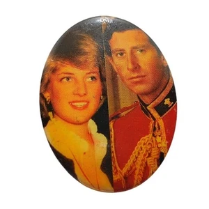 Spilla spilla ovale principessa Diana e principe Carlo vintage memorabilia da collezione - Foto 1 di 3
