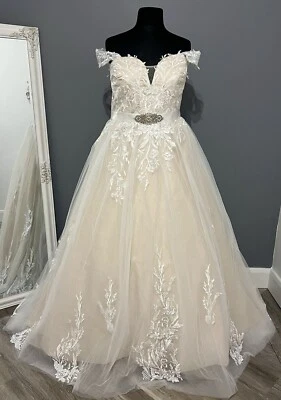 Size 28/30 Champagne Lace Wedding Dress - Image 1 of 4