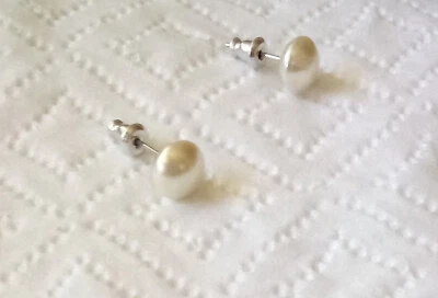 Swarovski Crystal Pearl 6mm White Earrings. - Image 1 of 3