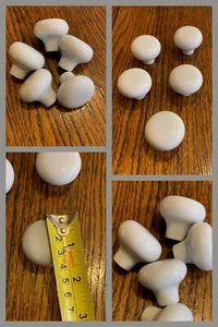 Cassetto cassetto 5 pomelli ceramica tondo bianco piedistallo fungo metà secolo vintage - Foto 1 di 11