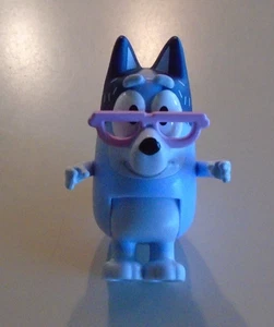 Figura Bluey Nana Abuela Chris Gafas Tacón Familiar Extendido - Imagen 1 de 3