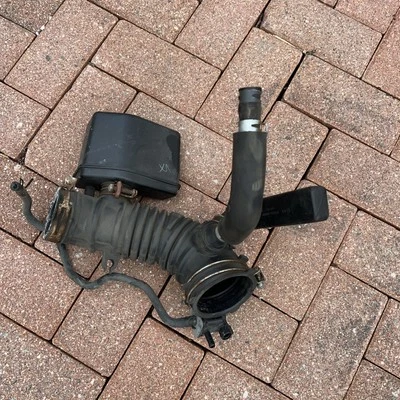 Впускная воздушная трубка в сборе 2007-2011 Toyota Camry 2,4 л 17881-0H090 - Изображение 1 из 4