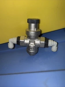Valvola riduttore di pressione Everpure H2O ATT. 3/8"F 0,5 - 6,5 Bar, RACCORDI J-G - Foto 1 di 6