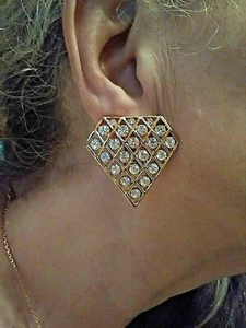 VINTAGE CLIP GOLDTONE BUTTON EARRINGS ELONGATED FILAGREE PENTAGON W/ RHINESTONES - Picture 1 of 2
