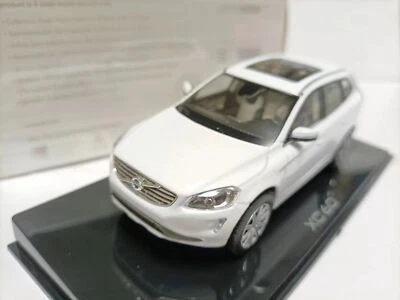 Norev 压铸模型 1/43 沃尔沃 XC60 SUV 水晶白色 — 第 1/4 张图片