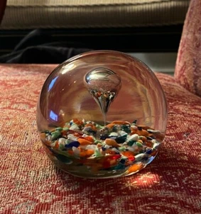 Antiker amerikanischer Briefbeschwerer aus Glas Ende 19. Jahrhundert mit Blasenmitte - Bild 1 von 11