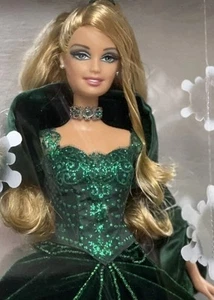 Holiday barbie doll 2004 (NRFB)💚💚❤️❤️ - Picture 1 of 20