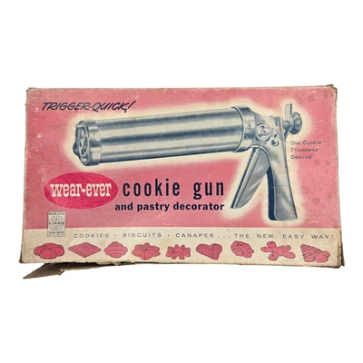 Vintage Wear-Ever Cookie Gun & Pastry Decorator #3365  in Box with Recipes USA - Image 1 of 4