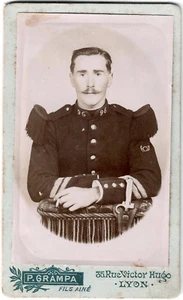 Cdv.Militaire.Soldat.96ème Régimen.Sabre.Photo Citrate.Photographe P.Grampa Lyon - Imagen 1 de 2