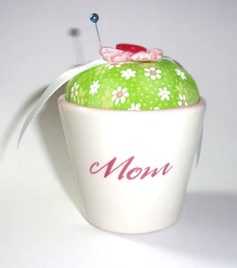 3" MAMÁ Pin Cojín Cerámica Maceta Verde Rosa Blanco Margaritas Cinta Botón AGC - Imagen 1 de 6