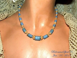 ANTIGUO COLLAR ART DECO AZUL/CREMA TALLADO FLORAL CHECO VIDRIO CON CUENTAS - Imagen 1 de 5