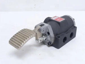 245873 Nuovo-Senza Scatola; AAA PRODUCTS F04 Valvola a Pedale; 1/2 NPTF; 215 SCFM - Foto 1 di 8