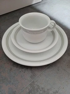 35 Gedecke Thomas Service Trend weiß mit grauen Streifen und Aufdruck:Tupperware - Bild 1 von 8