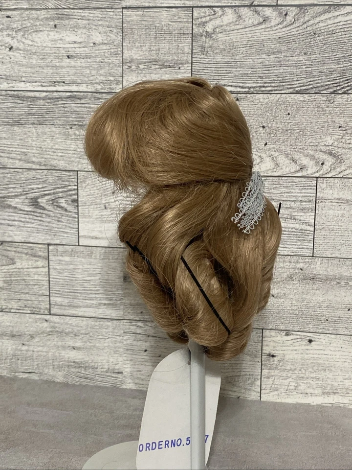Peluca de muñeca estilo media espalda rizada cabello humano rubio oscuro talla 9 nueva de colección Foto 1 de 4