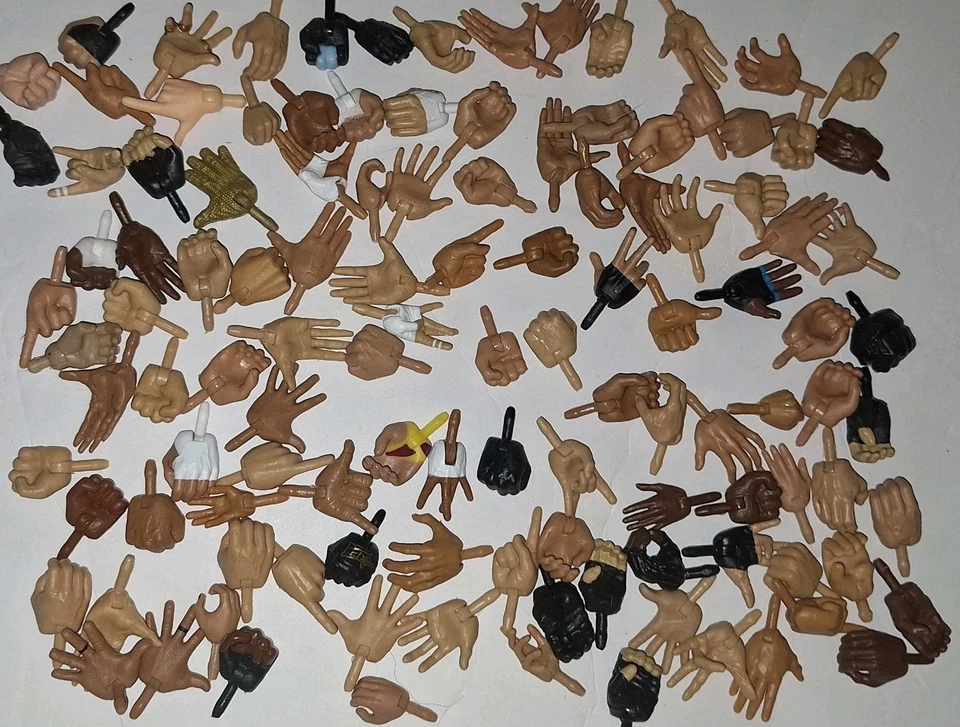 Lote de 100 figuras de acción WWE y AEW manos accesorio lucha libre Mattel Elite D Foto 1 de 1