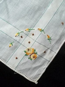 Pañuelo bordado vintage floral Emb rosas amarillas y naranjas y rosebud 437 - Imagen 1 de 8