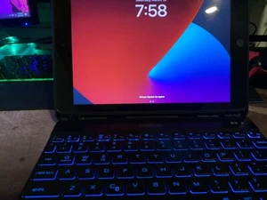 Apple iPad 6th Gen. 128GB, Wi-Fi, 9.4in - Space Gray [BUNDLE] - Afbeelding 1 van 4