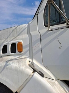STERLING L9500 COWL 3533595 - Picture 1 of 4