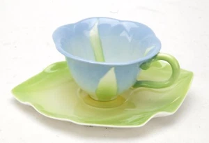 Very Interesting Shape Collectible Teacup & Saucer. Porcelain. Made In China. Ex - Picture 1 of 2