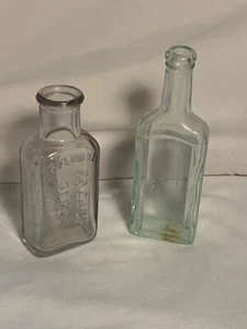Vintage Bottles (Lot of 2) FLETCHER CASTORIA Bottle & WHITTEMORE BOSTON,FRENCH G - Bild 1 von 6