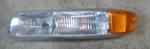 2000-2006 Suburban Tahoe 99-02 Silverado Passenger Right Turn Signal Marker - Picture 1 of 5