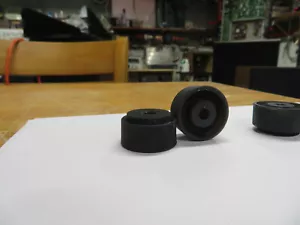 Pioneer Stereo FEET-With indented FELT pad. & 4mm x 16mm screws, black. Sold 30 - Picture 1 of 8