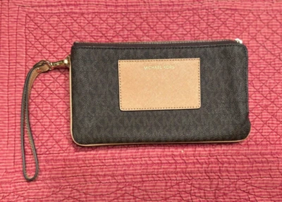 MICHAEL KORS Mujer Bedford MK Signature SM Doble Cremallera Muñequera Billetera Bolso sin asas Foto 1 de 4