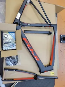 Fuji Transonic 58cm 2.1 Carbon Disc Frameset Thru Axle 12x142 rear, 12x100 Front - Picture 1 of 21
