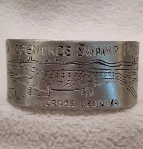 Okefenokee Sumpf Wegkreuz Georgia GA Vintage Souvenir Aluminium Manschette Armband - Bild 1 von 8