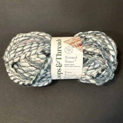 Loops and Threads Twisted Tones Yarn - Jewel - teal, recycled acrylic jumbo yarn Foto 1 de 4