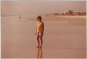 Daytona Beach Florida FL.  Woman Hotels Color Photo 3 1/2" x 5" c1981 - Picture 1 of 2