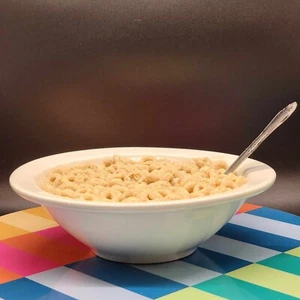 Eine Bühnenrequisitenschale von Cheerios - Bild 1 von 4