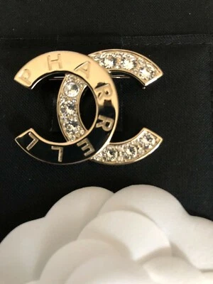 Chanel Pharrell Broche Cristales de Metal Colección Cápsula Limitada RARO Foto 1 de 4