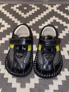 See Kai Run schwarz/gelb/grau Schuhe in Größe 5 gebraucht, in einwandfreiem Zustand - Bild 1 von 4