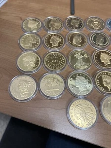 Lotto medaglie copia 27 pezzi - Foto 1 di 2