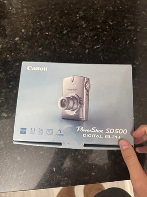 Câmera Digital Canon PowerShot SD550 ELPH 3x Zoom 7.1 MP 2 Baterias  - Imagem 1 de 4