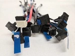 ***GREAT*** MIXED LOT 14 SATA CABLES 10"-12" RIGHT ANGLE SERIAL NON-LOCKING!!! - Picture 1 of 3
