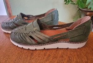 Huaraches by Bearpaw Womens Sz 8 Leather Lena Flat Shoes Sandals Military Green - Picture 1 of 9