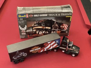 Camion Miniature REVELL HARLEY DAVIDSON Truck & Trailer 1:32 Maquette Montée - Picture 1 of 17