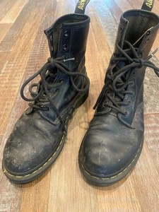Stivali da donna Dr. Martens Doc Martins 1460 W in pelle nera taglia US 9, UK 7 - Foto 1 di 14