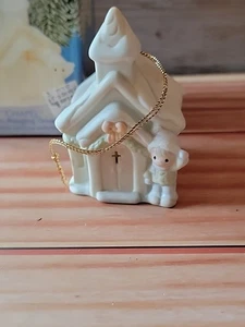 Chapel Precious Moments Sugar Town 530484 Chapel Ornament 1993 3" Vintage - Picture 1 of 7