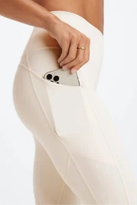 Legging Fabletics Oasis PureLuxe Cintura Alta Bolsillo Color Blanco 7/8 M Nuevo con Etiquetas $69 - Imagen 1 de 10