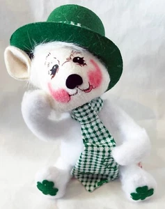 Annalee Mobilitee St. Patrick's Day Bear w/ Green Hat scarf 2003 7" - Foto 1 di 8