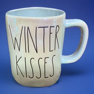 TAZZA CAFFÈ IRIDESCENTE VACANZA NATALE RAE DUNN "BACI INVERNALI" NUOVA - Foto 1 di 1