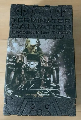 Hot Toys Movie Masterpiece T-600 Endoskeleton Concept Ver 1/6 Terminator 4 - Image 1 of 4