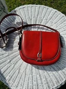 BORSA A TRACOLLA VINTAGE BALLY PELLE ROSSA SELLA PATTA TRACOLLA REGOLABILE PICCOLA - Foto 1 di 21