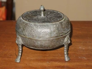 Tazón y cubierta de caja ceremonial china de bronce triple patas - Imagen 1 de 12