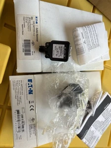 Eaton E65-SMPP050-HL Photoelectric Sensor, Range: 50mm, 10-30VDC. (Lot Of 2) - Picture 1 of 4