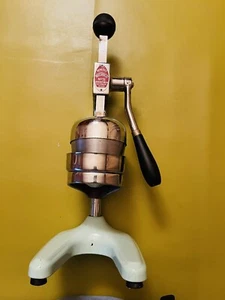 Vintage Benedict Indestructo Manual Juicer No.51 w/ Attachments Green Rare HTF - Picture 1 of 12