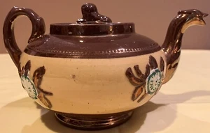 COPPER LUSTREWARE ENGLISH TEA POT RARE W/A LION FIGURE ON LID & BIRD HEAD SPOUT - Picture 1 of 12